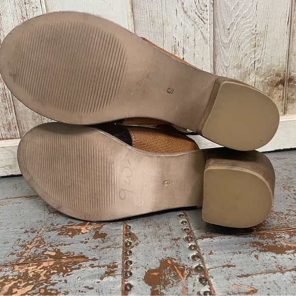 Roan Christine Sandal - Picture 9 of 9